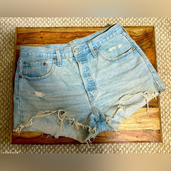 Levi’s 501 Shorts - Picture 1 of 6